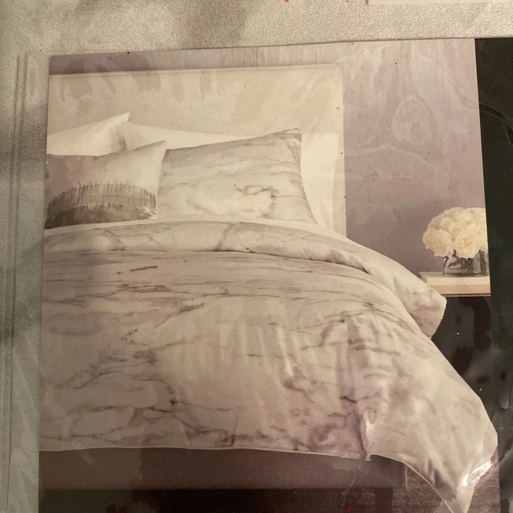 New Vera Wang Marble Duvet Set